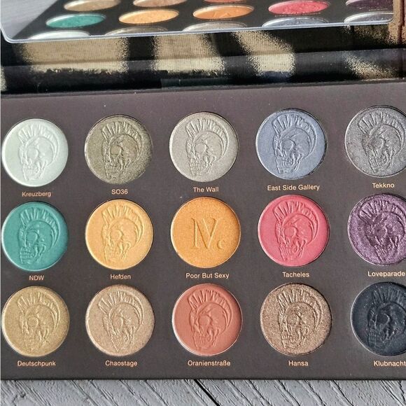 NOMAD COSMETICS x BERLIN UNDERGROUND LIMITED EDITION EYESHADOW PALETTE - Picture 8 of 12